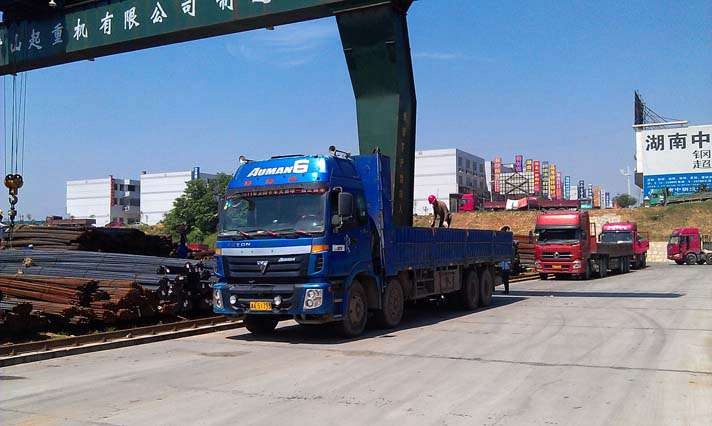 9.6米前四后八標(biāo)準(zhǔn)箱板車介紹